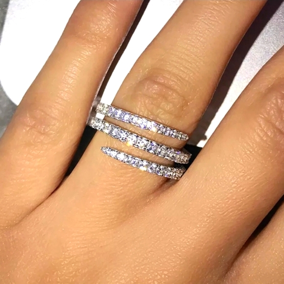 White Sapphire Silver 925 Spiraling Ring - Picture 1 of 9